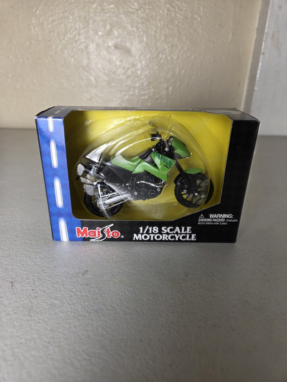 NIB Maisto 1/18 Scale Duke KTM Green Die Cast Metal Motorcycle